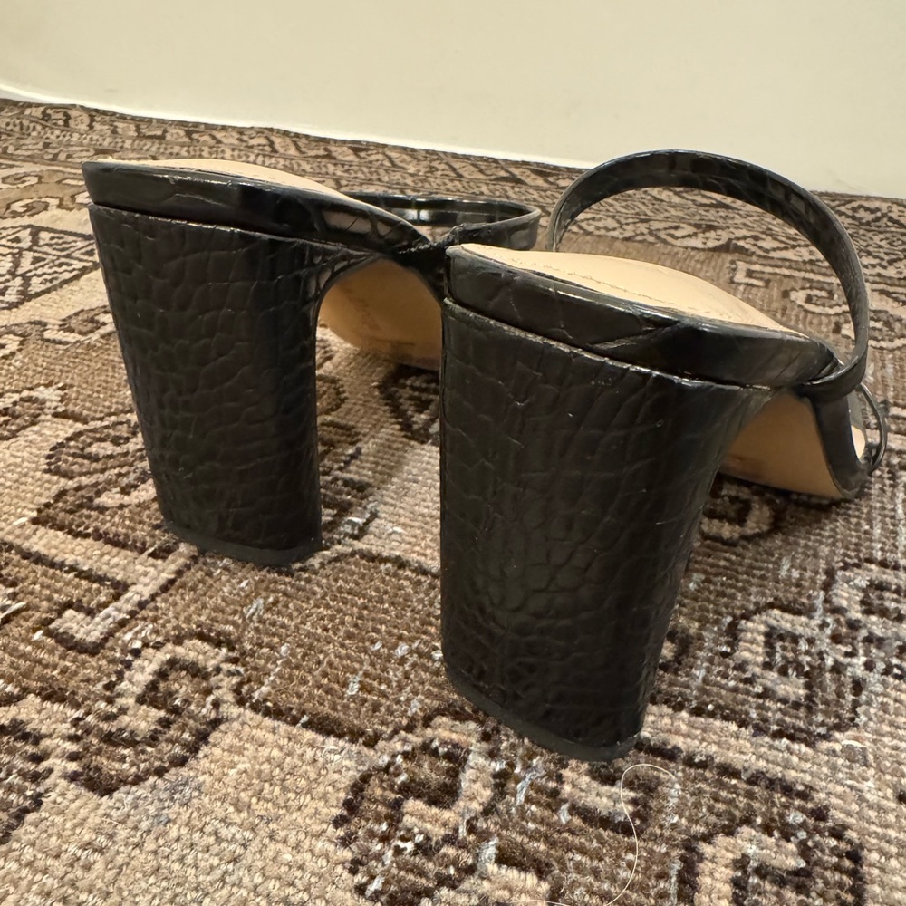 The Drop Avery Sandal - Picture 4 of 5